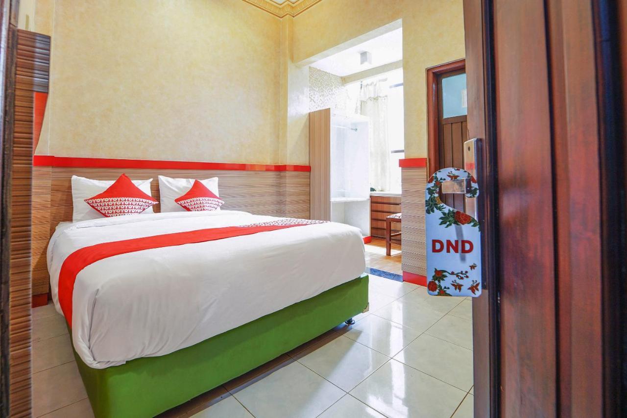 Oyo 231 Hotel Andita Syariah Surabaya Exterior photo